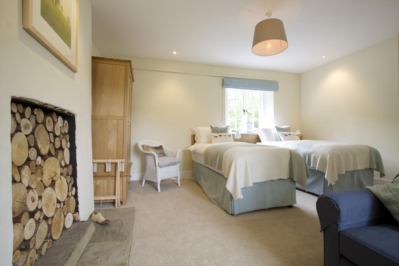 The Royal Oak Hotel Ansty  Bagian luar foto